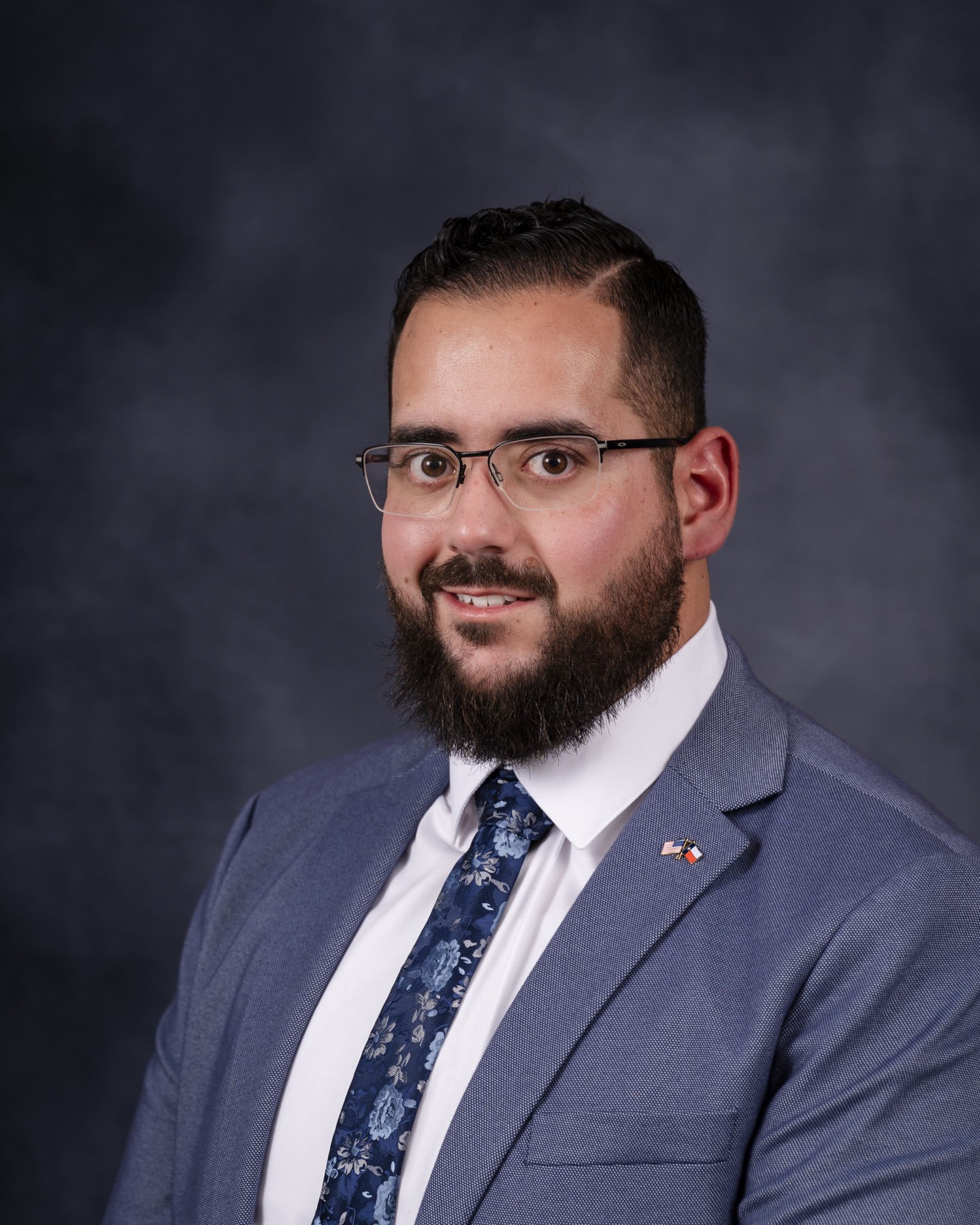 Cesar Garcia headshot